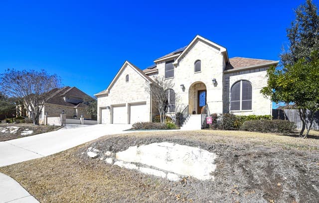4-bedroom rental at 14 Gazelle Fld in San Antonio, TX — photo 2