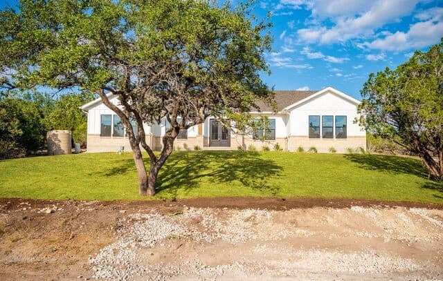 3-bedroom rental at 29118 Bambi in Boerne, TX — photo 2