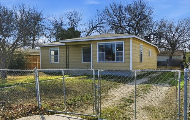 3-bedroom rental at 5107 Cien in San Antonio, TX — photo 2