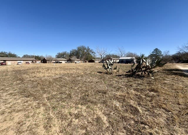 rental at 000 Trade Street in Pleasanton, TX — photo 1