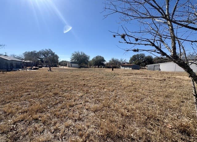 rental at 000 Trade Street in Pleasanton, TX — photo 3