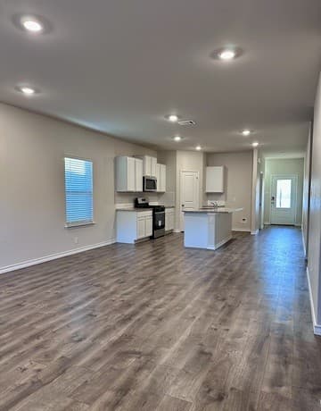 4-bedroom rental at 21328 Ruby in San Antonio, TX — photo 4