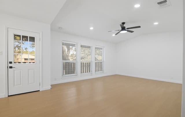 2-bedroom rental at 2718 Old Field Dr Unit 1002 in San Antonio, TX — photo 4