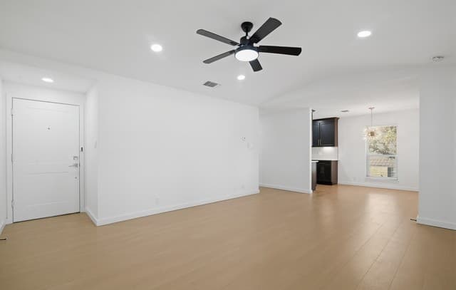 2-bedroom rental at 2718 Old Field Dr Unit 1002 in San Antonio, TX — photo 5