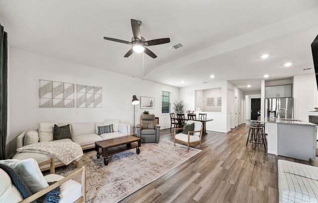 4-bedroom rental at 12939 Mayowa in San Antonio, TX — photo 2
