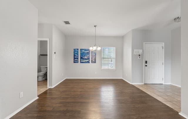 3-bedroom rental at 9515 Nueces Canyon in San Antonio, TX — photo 2