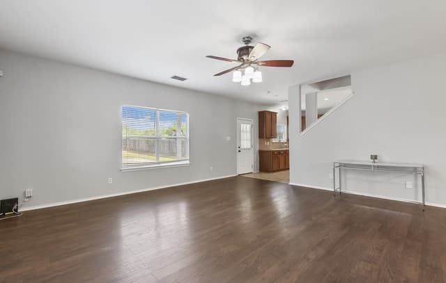3-bedroom rental at 9515 Nueces Canyon in San Antonio, TX — photo 4