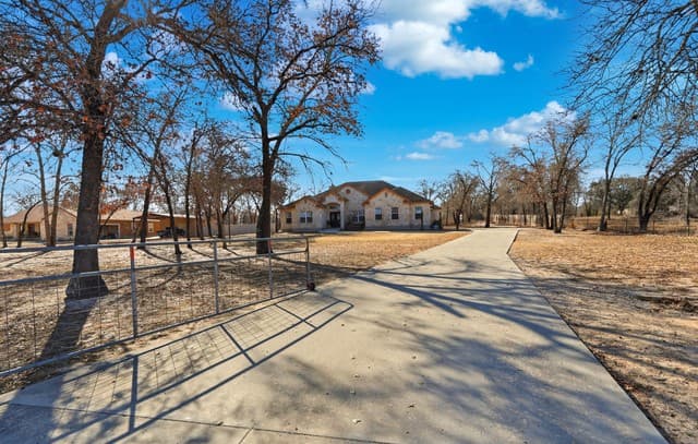 Home for sale at 228 County Road 6864 in Natalia, TX — photo 2