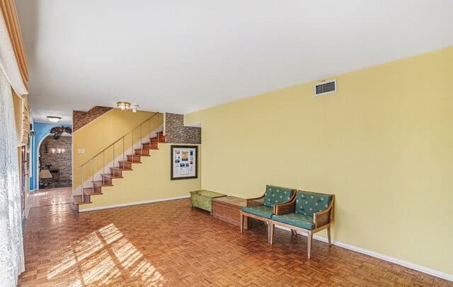 4-bedroom rental at 207 Coronet in San Antonio, TX — photo 3