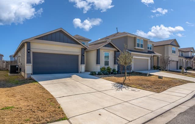 Home for sale at 8336 Sunrise Glen in Selma, TX — photo 3
