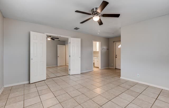 3-bedroom rental at 5527 Slattery in San Antonio, TX — photo 4