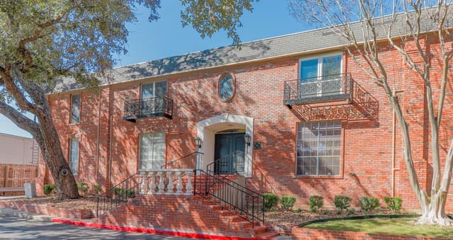 3-bedroom rental at 7500 Callaghan Rd Unit 236 in San Antonio, TX — photo 2