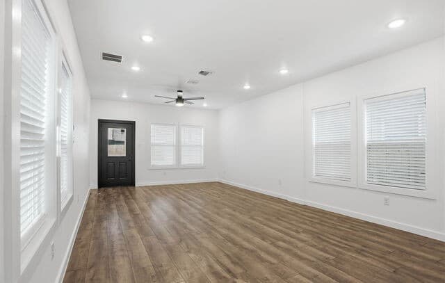 4-bedroom rental at 317 Porter St in San Antonio, TX — photo 5