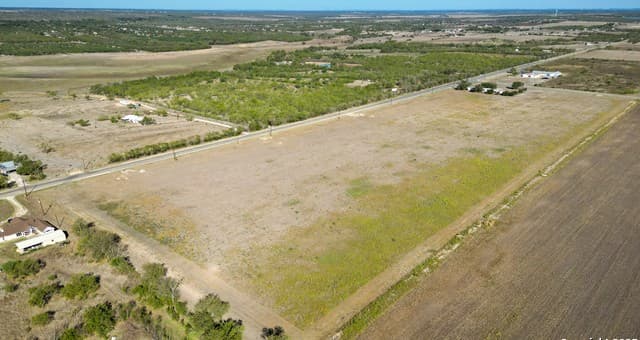 rental at LOT 2 Fm 471 in Natalia, TX — photo 4