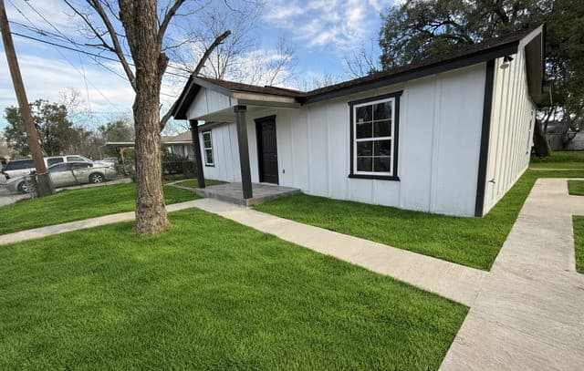4-bedroom rental at 110 Whitman in San Antonio, TX — photo 2