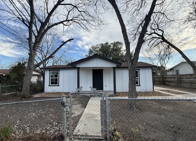 4-bedroom rental at 110 Whitman in San Antonio, TX — photo 5