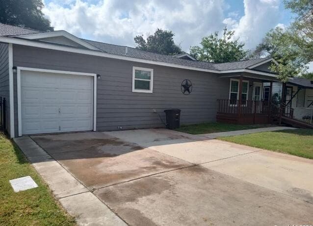 3-bedroom rental at 2830 Christian Dr in San Antonio, TX — photo 2