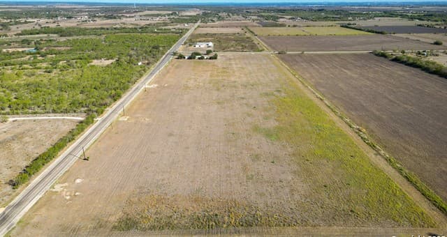 rental at LOT 3 Fm 471 in Natalia, TX — photo 1