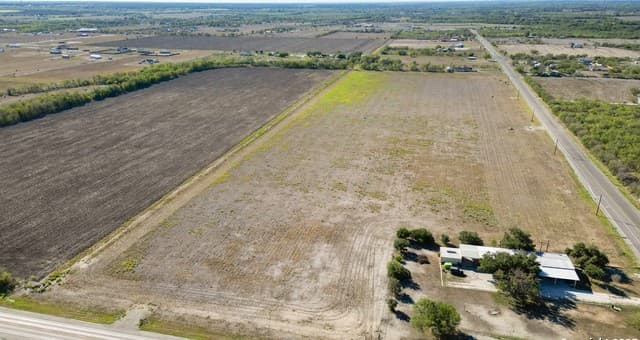 rental at LOT 4 Fm 471 in Natalia, TX — photo 2