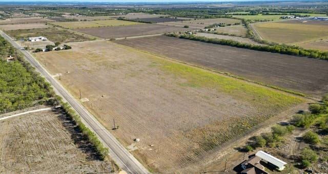 rental at LOT 4 Fm 471 in Natalia, TX — photo 5