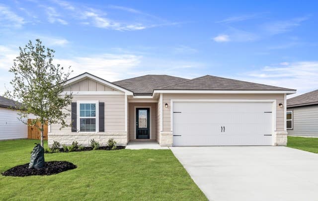 2-bedroom rental at 16186 Farmer in Lytle, TX — photo 1