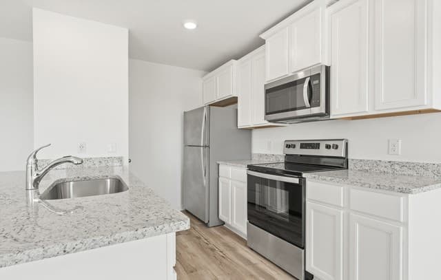 2-bedroom rental at 16186 Farmer in Lytle, TX — photo 4