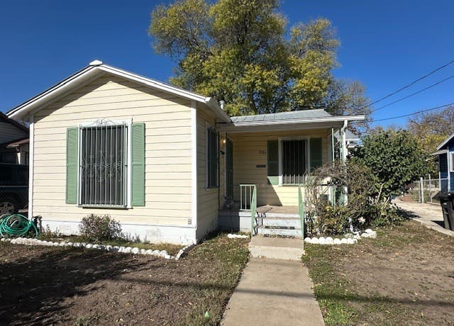 3-bedroom rental at 351 Carroll in San Antonio, TX — photo 1