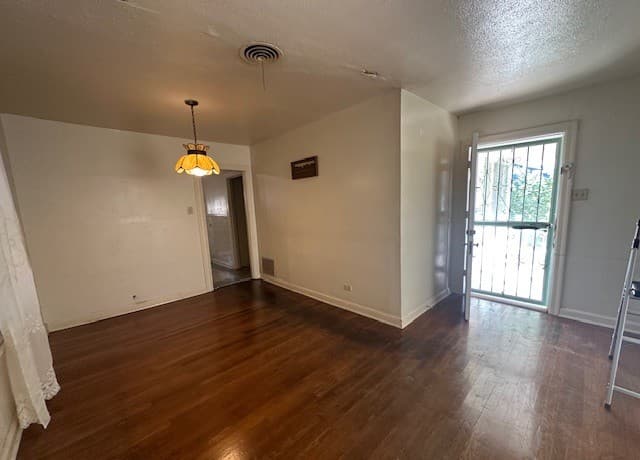 3-bedroom rental at 351 Carroll in San Antonio, TX — photo 3
