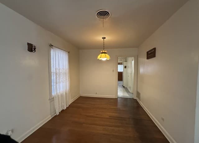 3-bedroom rental at 351 Carroll in San Antonio, TX — photo 5