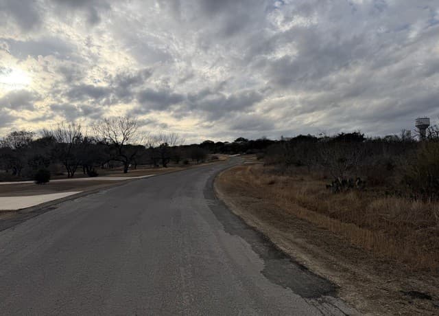 rental at 377 County Road 367 in Hondo, TX — photo 2