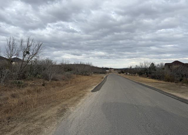 rental at 377 County Road 367 in Hondo, TX — photo 3