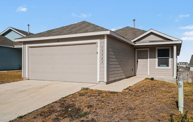 3-bedroom rental at 13923 Bull in San Antonio, TX — photo 2