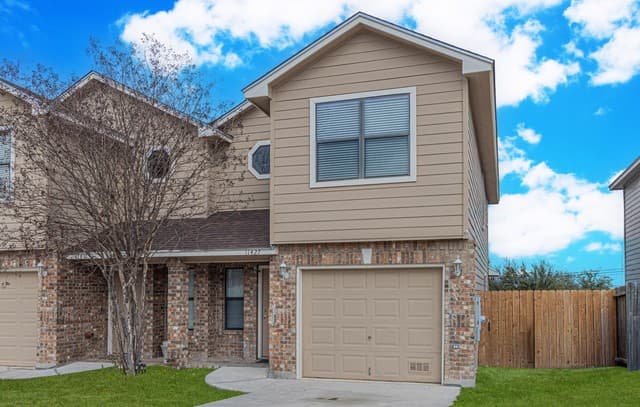 3-bedroom rental at 11427 Creek Eagle in San Antonio, TX — photo 2
