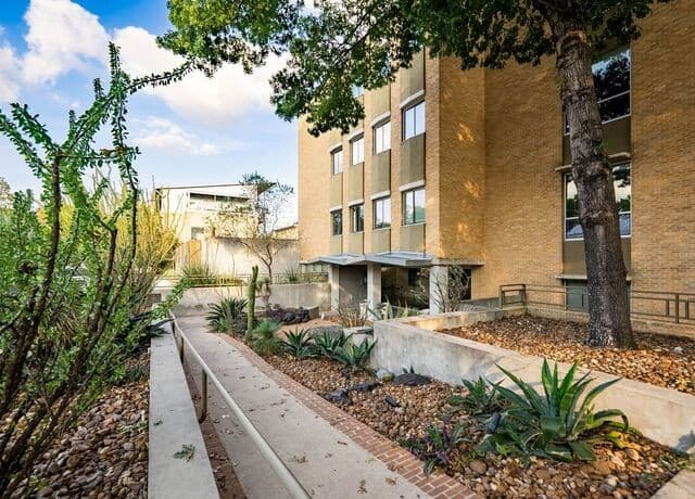 1-bedroom rental at 1115 S Alamo Unit 2213 in San Antonio, TX — photo 2