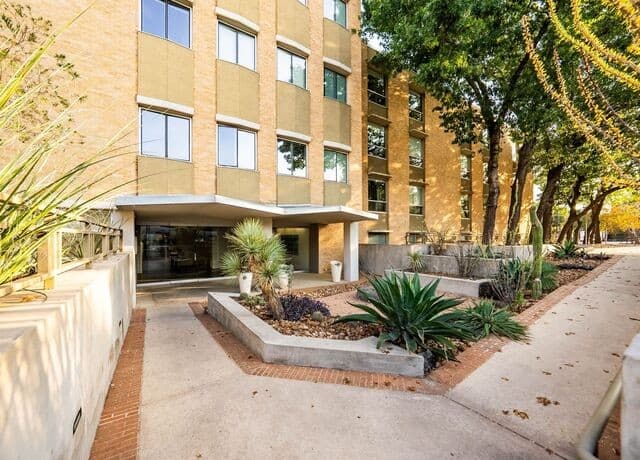 1-bedroom rental at 1115 S Alamo Unit 2213 in San Antonio, TX — photo 3