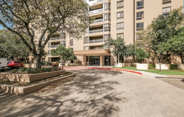 2-bedroom rental at 7887 Broadway Unit 707 in San Antonio, TX — photo 2