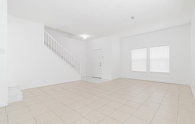 Home for sale at 11015 Kimes Park Dr in San Antonio, TX — photo 4