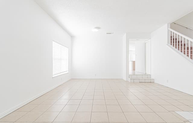 Home for sale at 11015 Kimes Park Dr in San Antonio, TX — photo 5