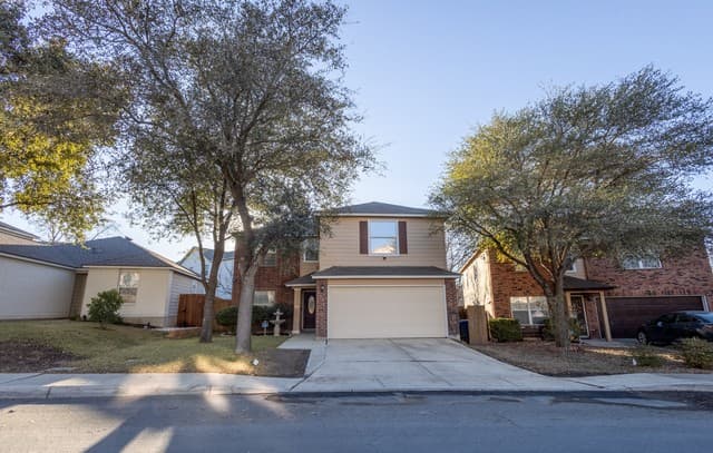 4-bedroom rental at 6119 Spotters Ridge in San Antonio, TX — photo 1