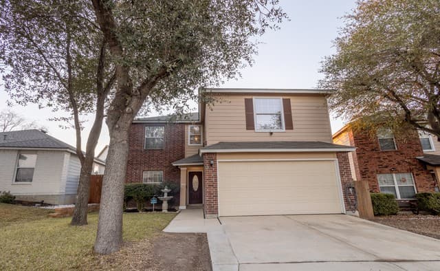 4-bedroom rental at 6119 Spotters Ridge in San Antonio, TX — photo 2