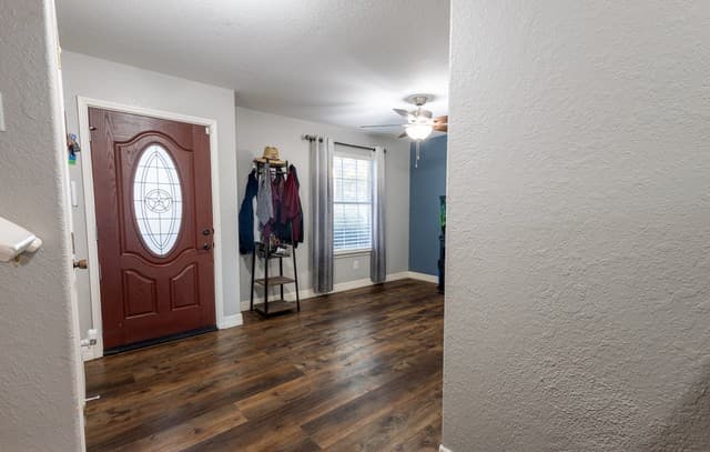 4-bedroom rental at 6119 Spotters Ridge in San Antonio, TX — photo 4