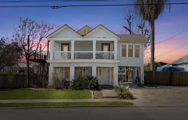 rental at 3221 N Flores in San Antonio, TX — photo 1