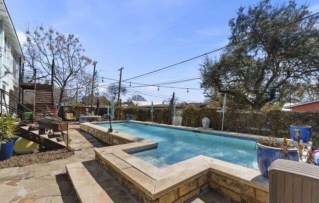 rental at 3221 N Flores in San Antonio, TX — photo 2