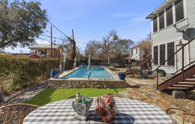 rental at 3221 N Flores in San Antonio, TX — photo 3