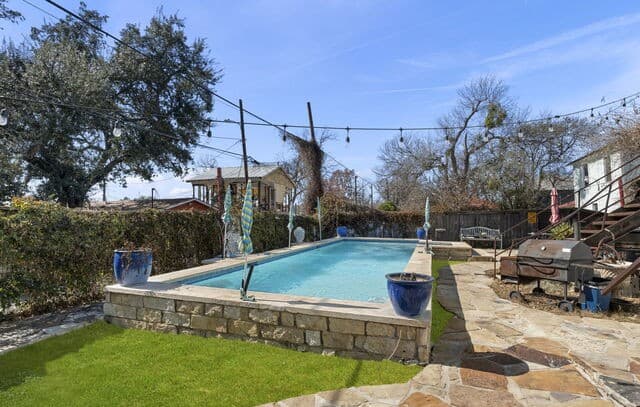 rental at 3221 N Flores in San Antonio, TX — photo 4