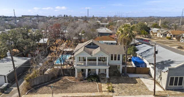 rental at 3221 N Flores in San Antonio, TX — photo 5