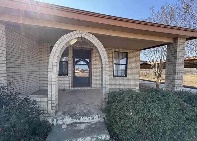 3-bedroom rental at 13544 S Ih 35 in Von Ormy, TX — photo 3