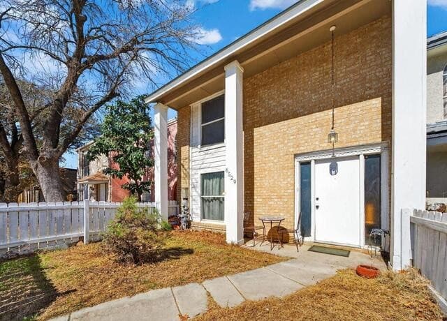 3-bedroom rental at 6529 Spring Hurst in San Antonio, TX — photo 3