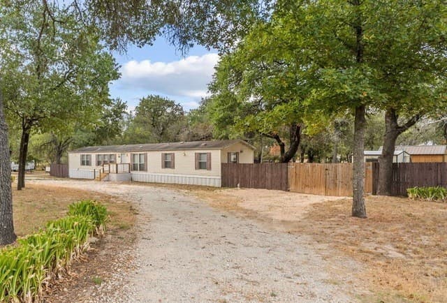 3-bedroom rental at 1606 Terrell in San Antonio, TX — photo 1