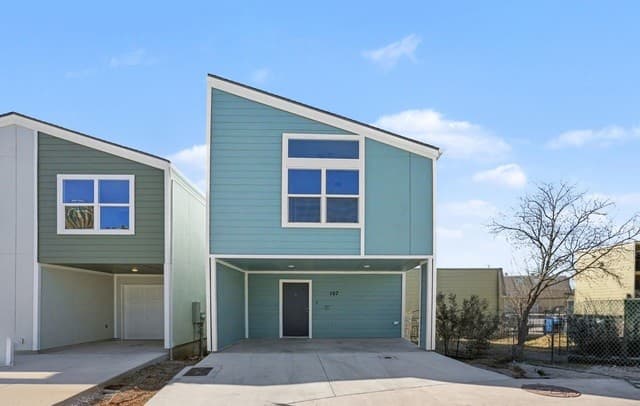 2-bedroom rental at 310 W Evergreen St #107 in San Antonio, TX — photo 2